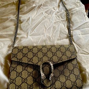 Authentic Gucci handbag lightly used 525 firm was asking 750 on OfferUp